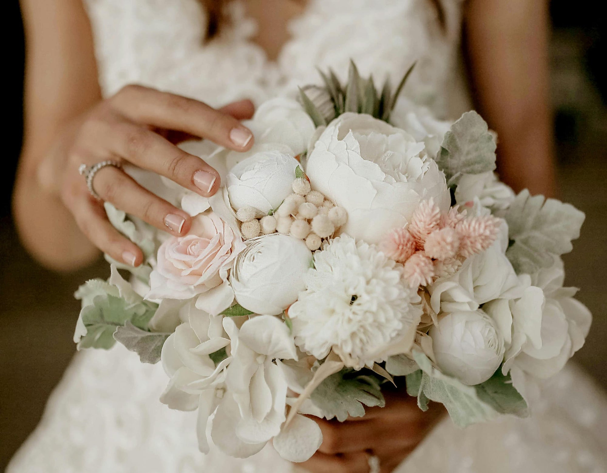 White Wedding Flowers and Their Meanings